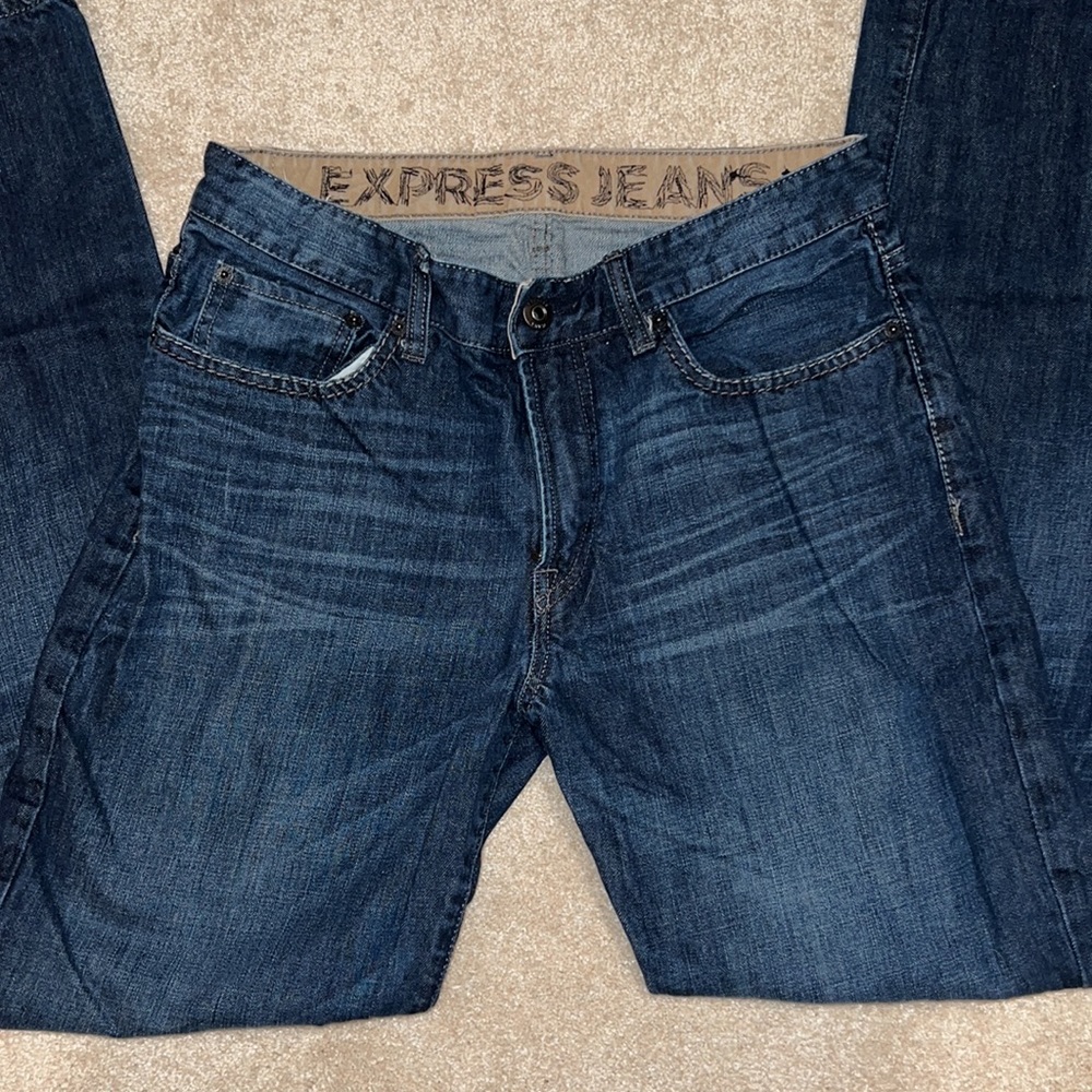 Express Men’s straight leg jeans. Size 32 / 34